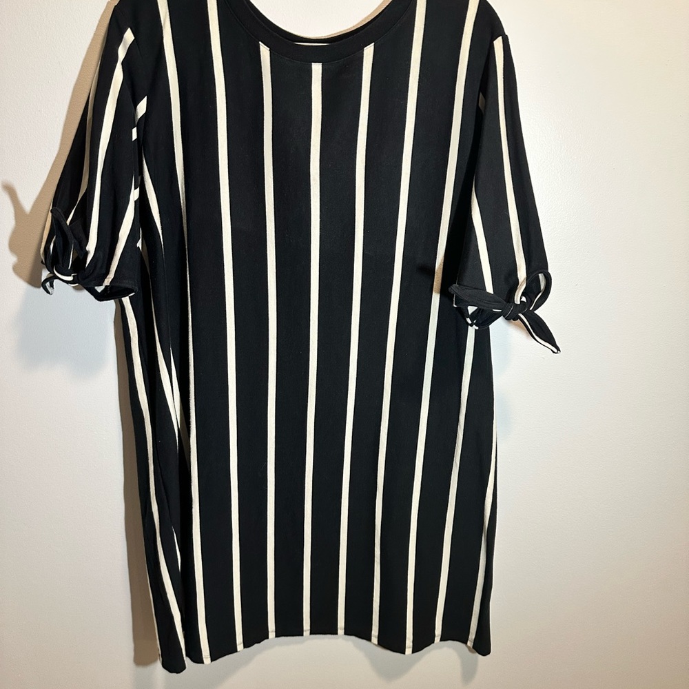 Who What Wear Black & White Vertical Stripe Tie-Sleeve Tunic